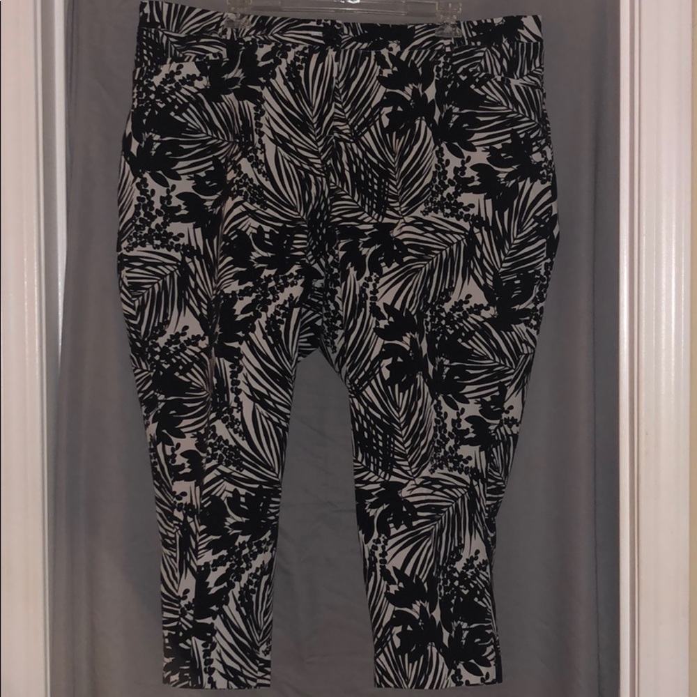 Black and white floral Capri pants